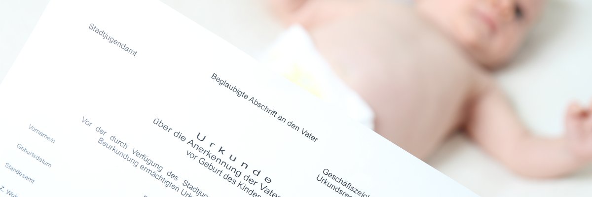 Vaterschaftsanerkennung Urkunde mit Baby